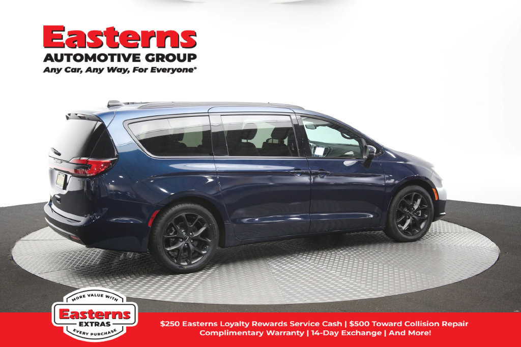 Used 2023 Chrysler Pacifica Touring-L w/ S Appearance Package FWD image 45
