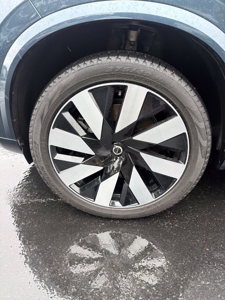 Used 2024 Volvo XC90 T8 Plus w/ Protection Package Premier AWD/4WD image 4
