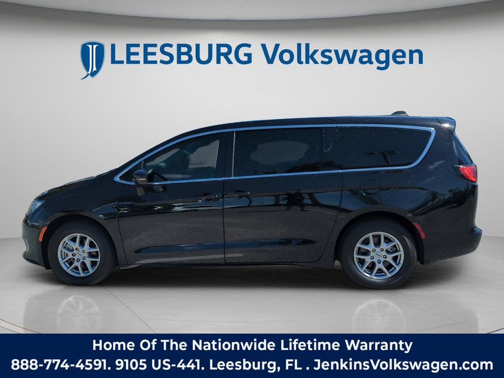 Used 2024 Chrysler Voyager LX FWD image 11