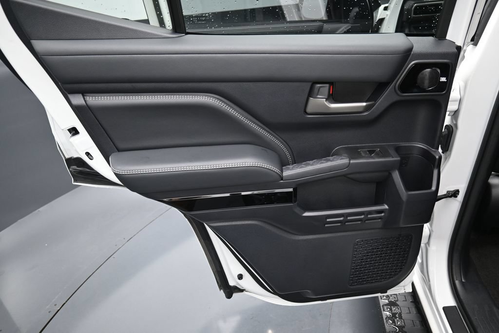 Used 2025 Toyota 4Runner Limited AWD/4WD image 32