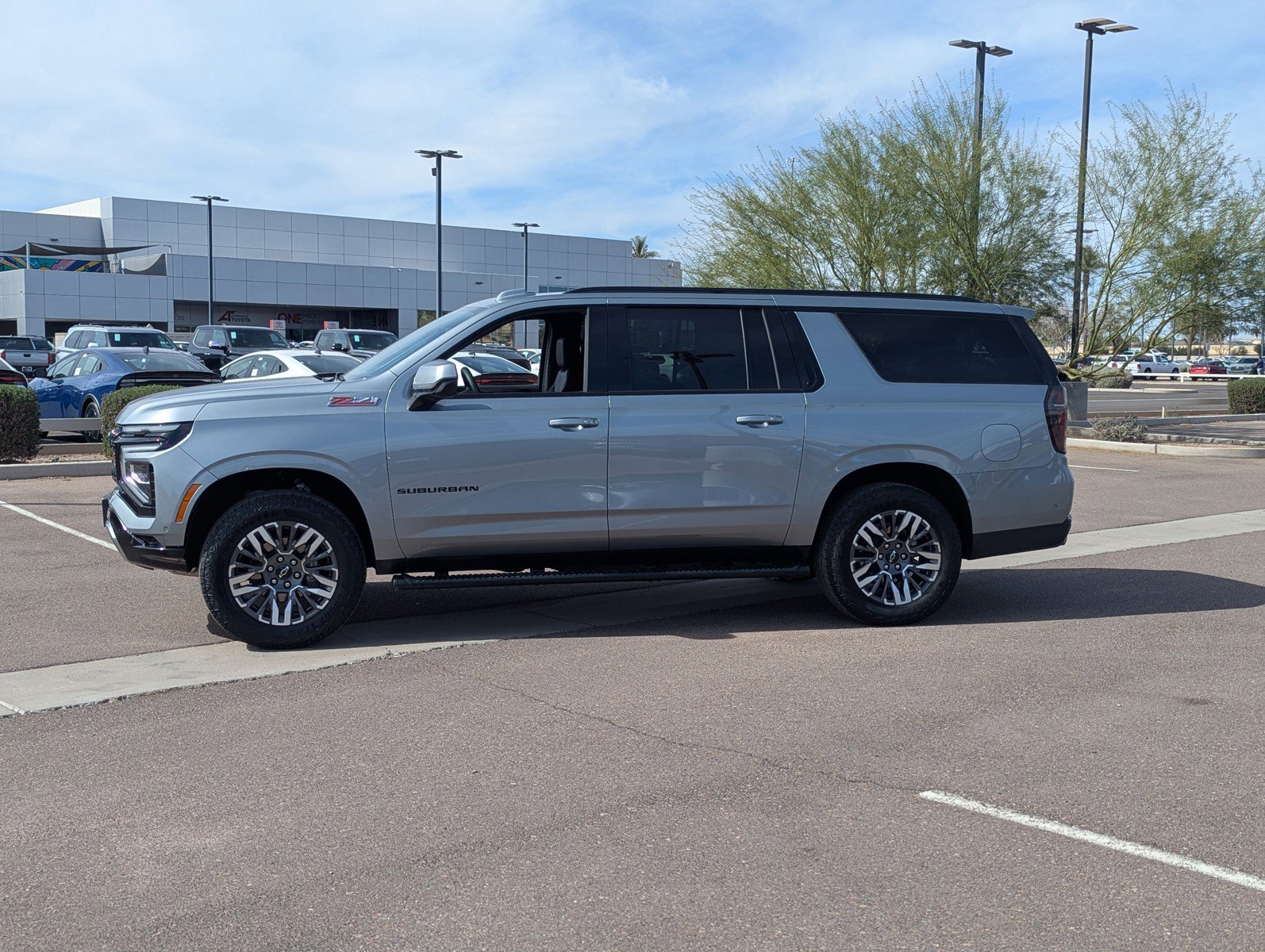 Certified 2025 Chevrolet Suburban Z71 image 2