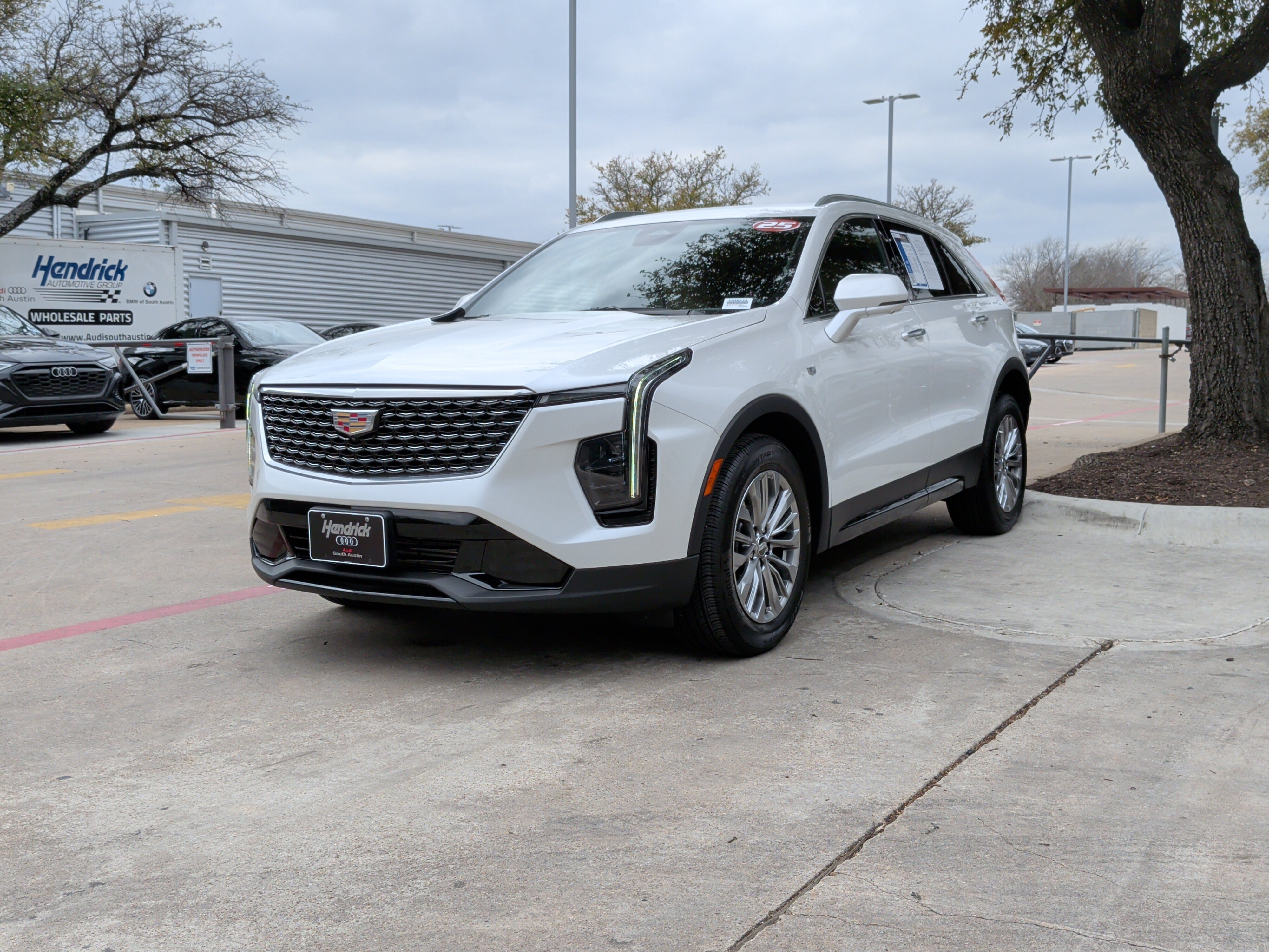 Used 2025 Cadillac XT4 Premium Luxury image 5