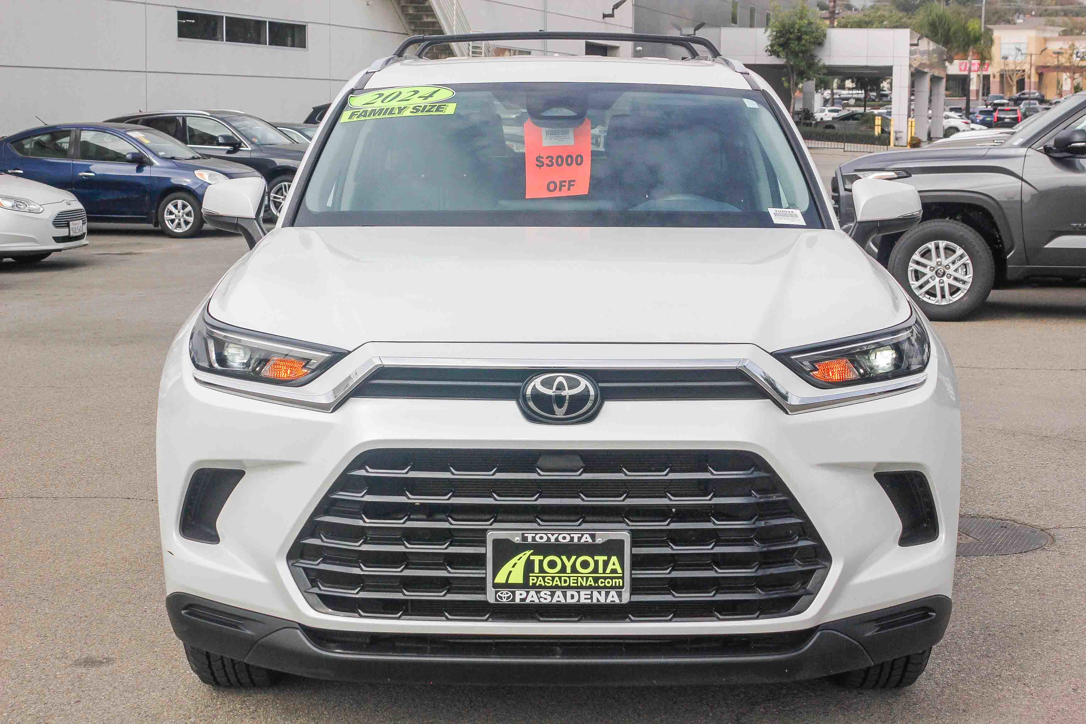 Used 2024 Toyota Grand Highlander XLE image 2