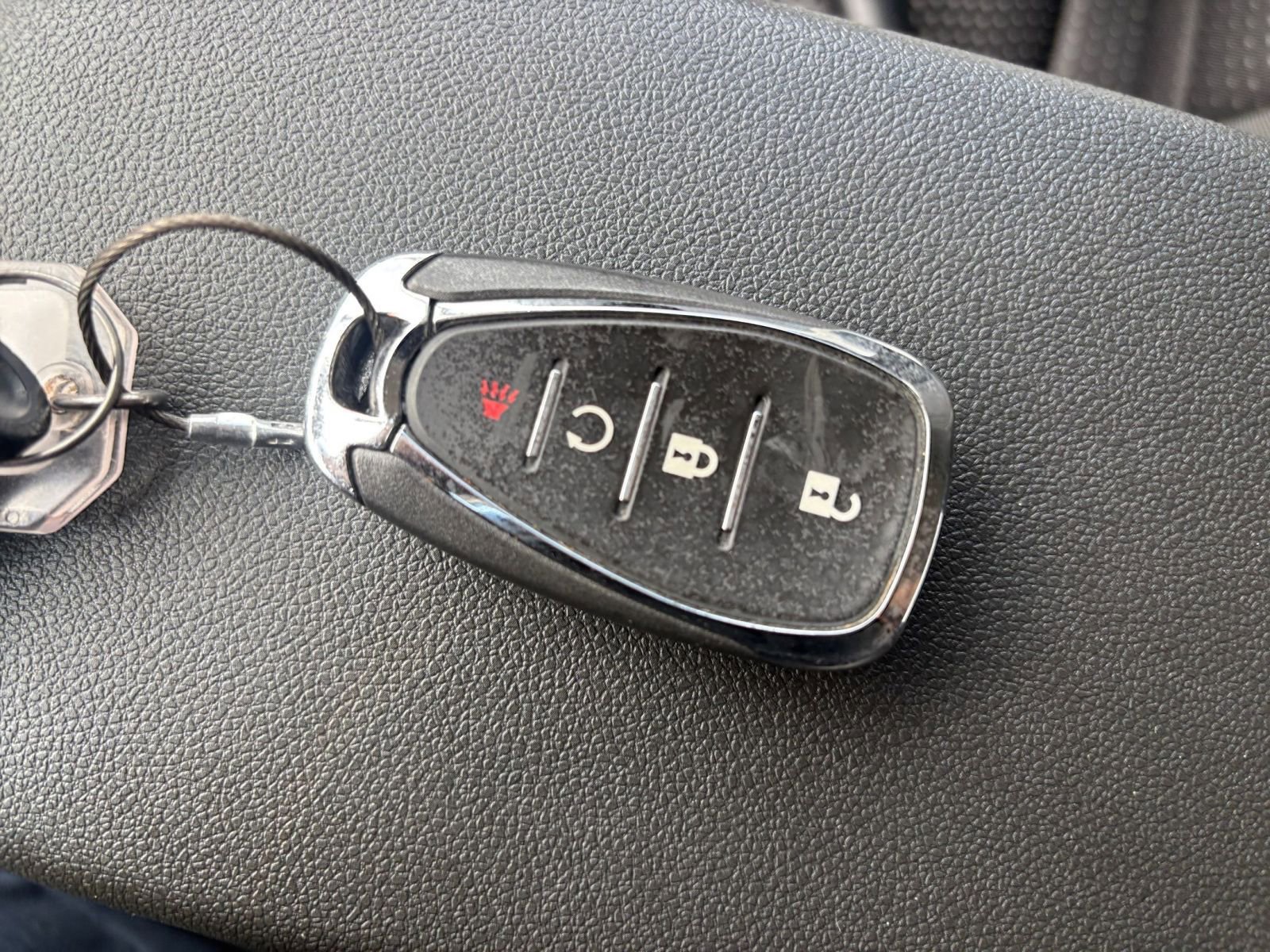 Used 2025 Chevrolet Trax LT FWD image 23