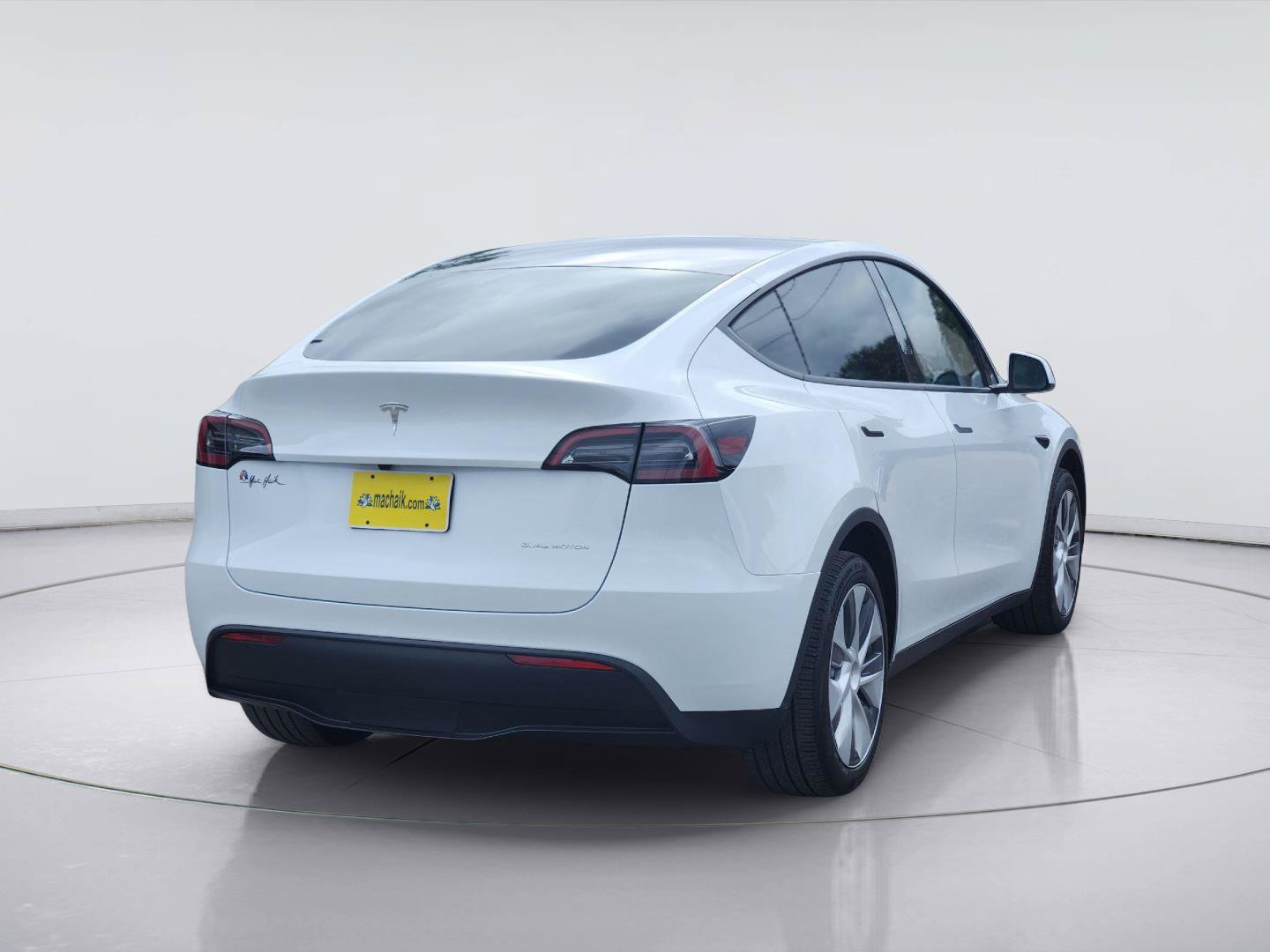 Used 2024 Tesla Model Y Long Range AWD/4WD image 5