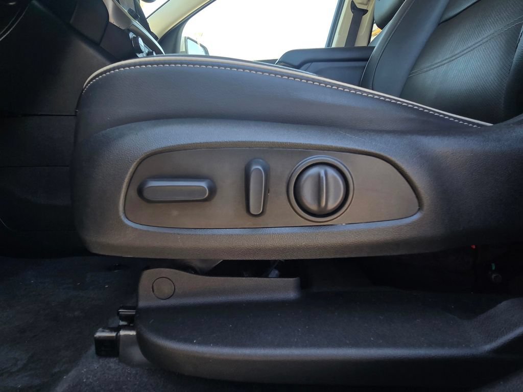 Used 2023 GMC Acadia Denali FWD image 18