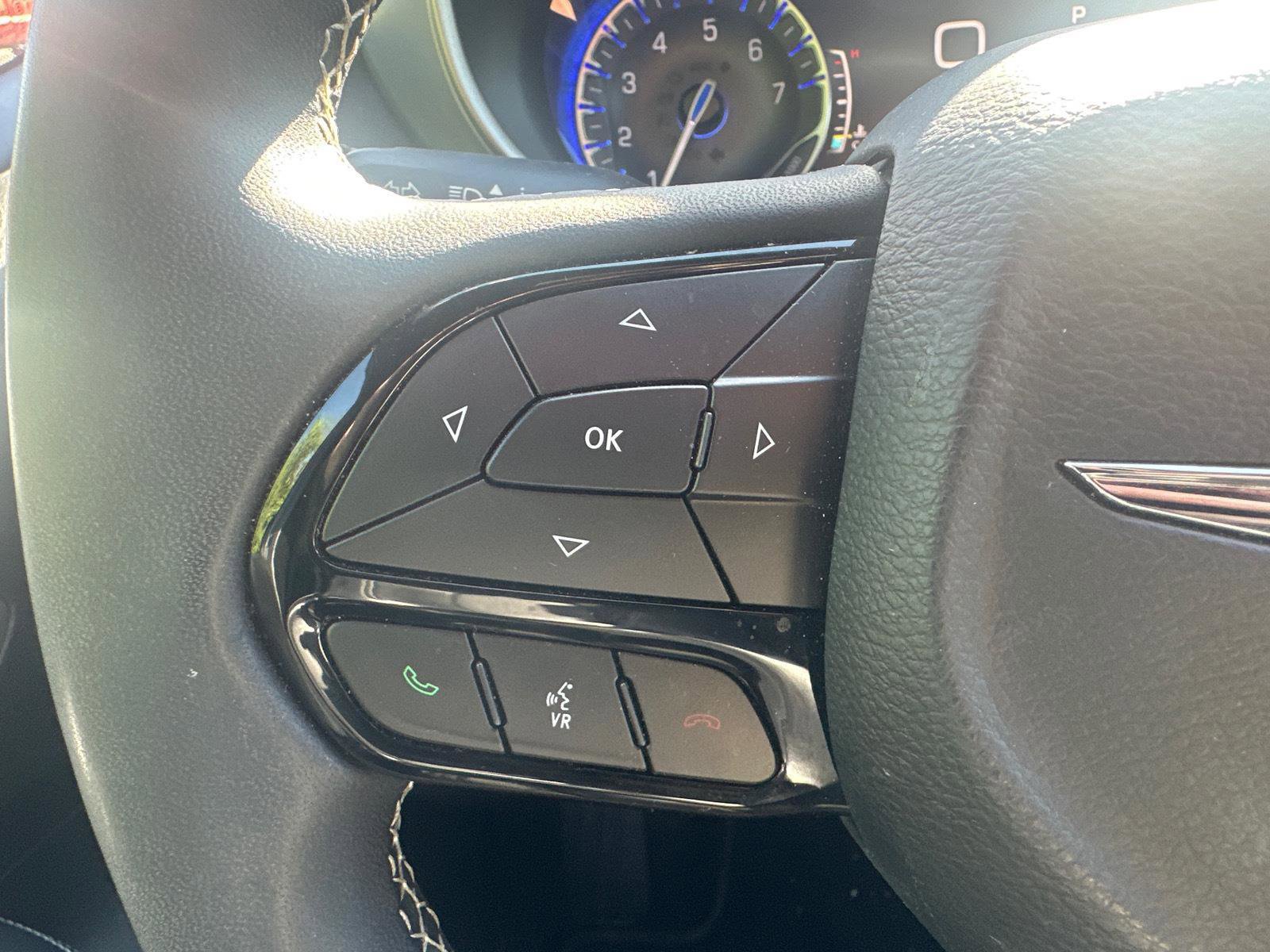 Used 2022 Chrysler Pacifica Touring-L w/ S Appearance Package FWD image 24