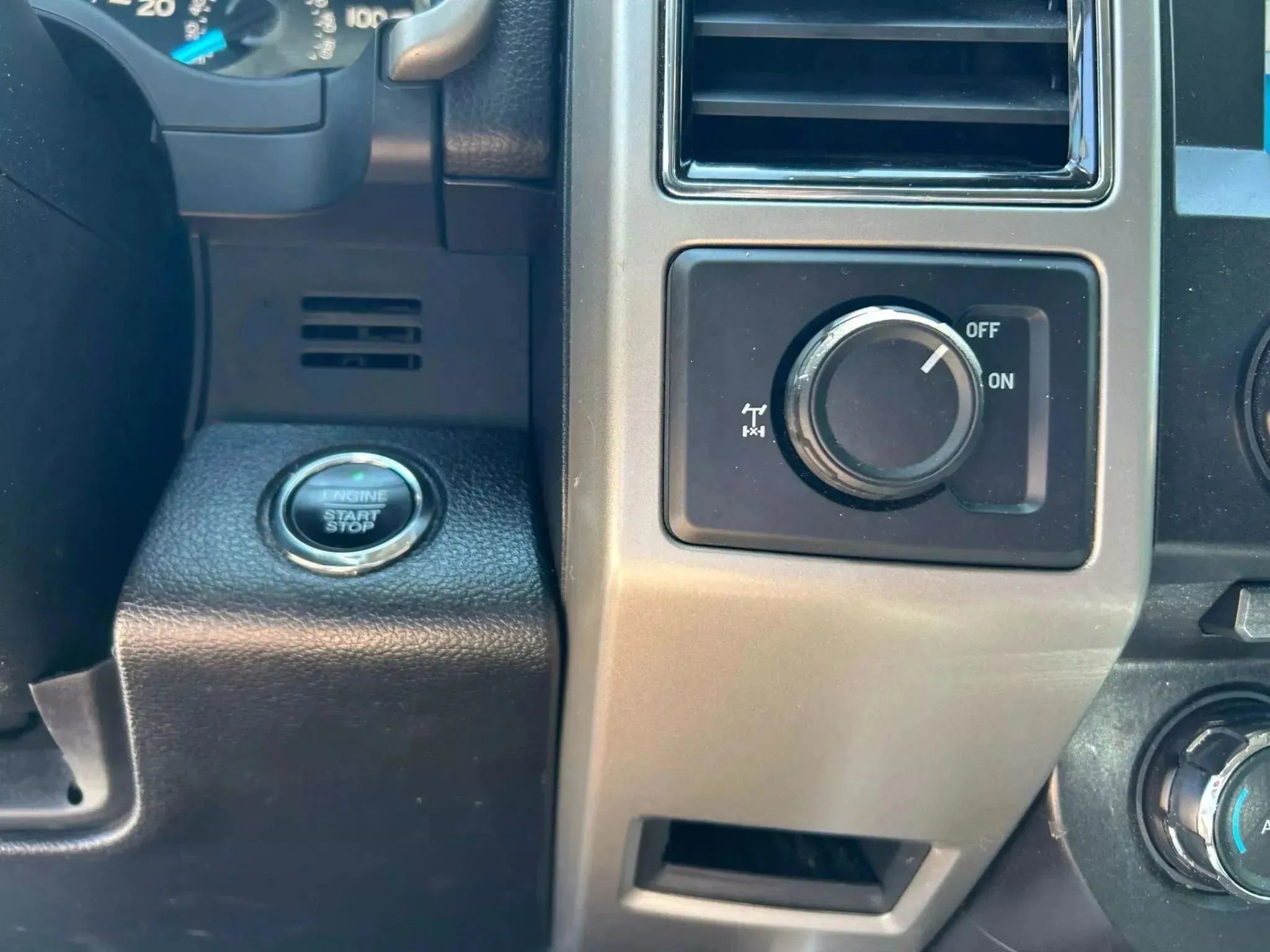 Used 2018 Ford F150 Lariat RWD image 25