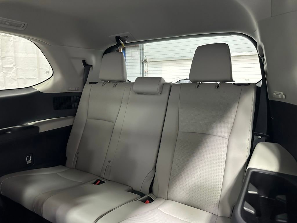 Used 2025 Toyota Grand Highlander AWD image 50
