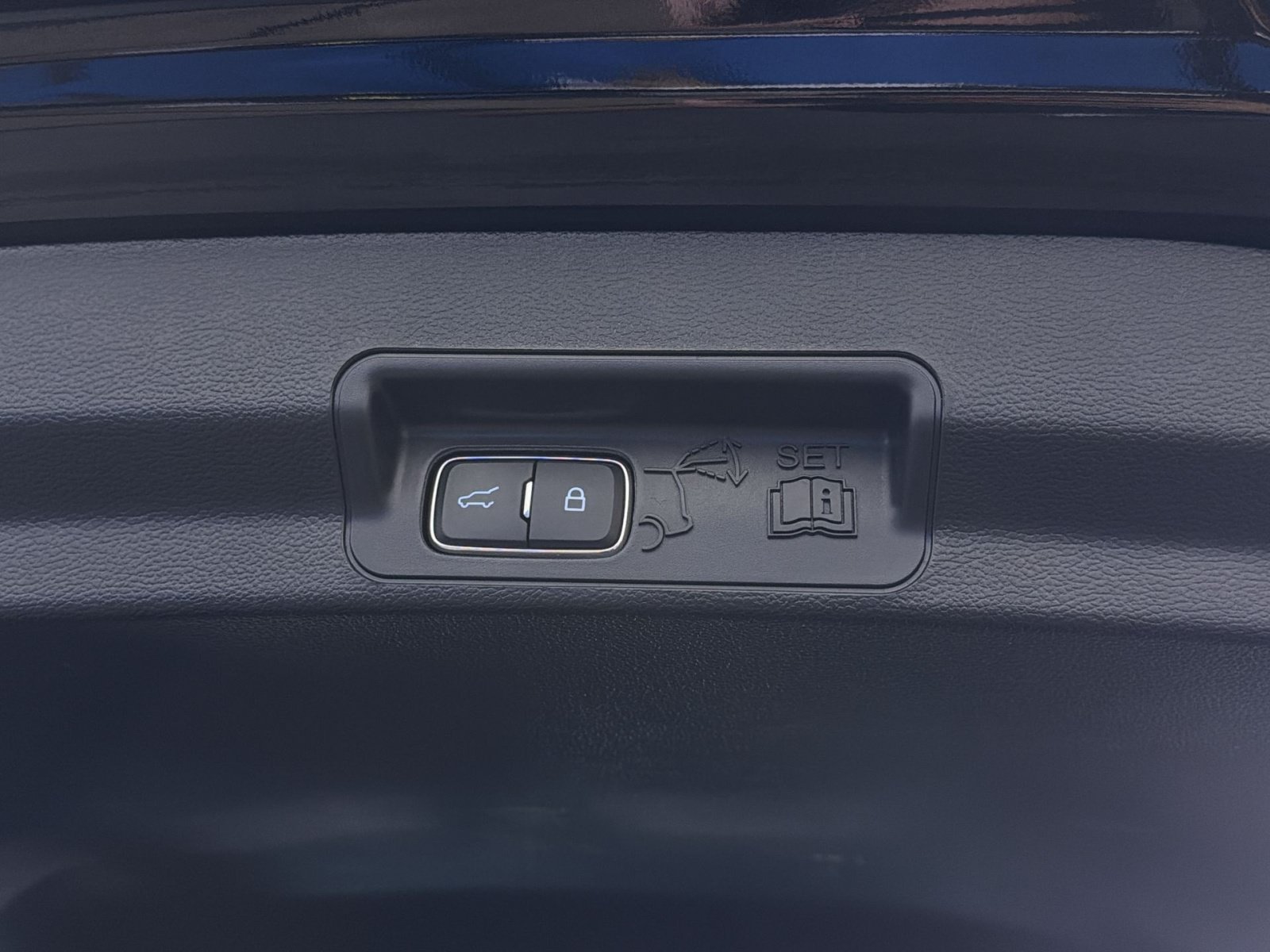 Used 2024 Ford Explorer XLT AWD/4WD image 31