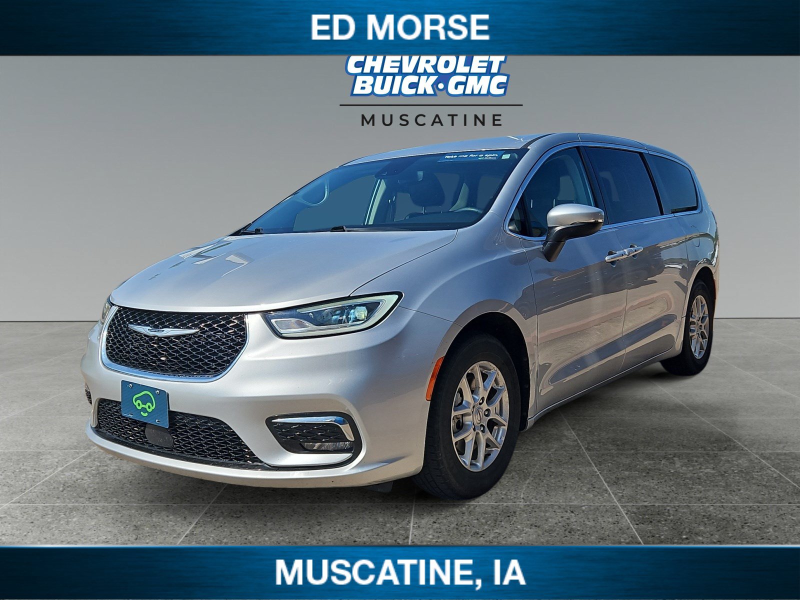 Used 2023 Chrysler Pacifica Touring-L FWD image 1