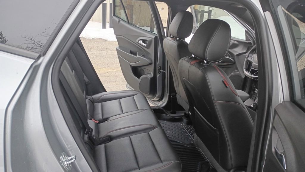Used 2025 Chevrolet Trax RS w/ Driver Confidence Package image 14