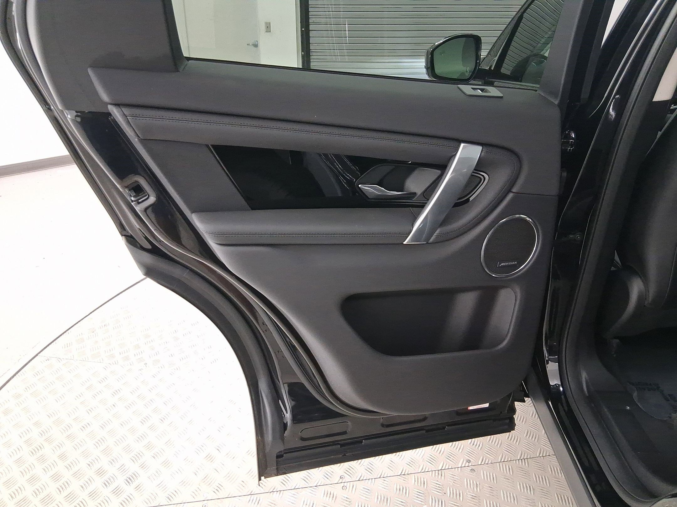 Used 2025 Land Rover Discovery Sport S image 29