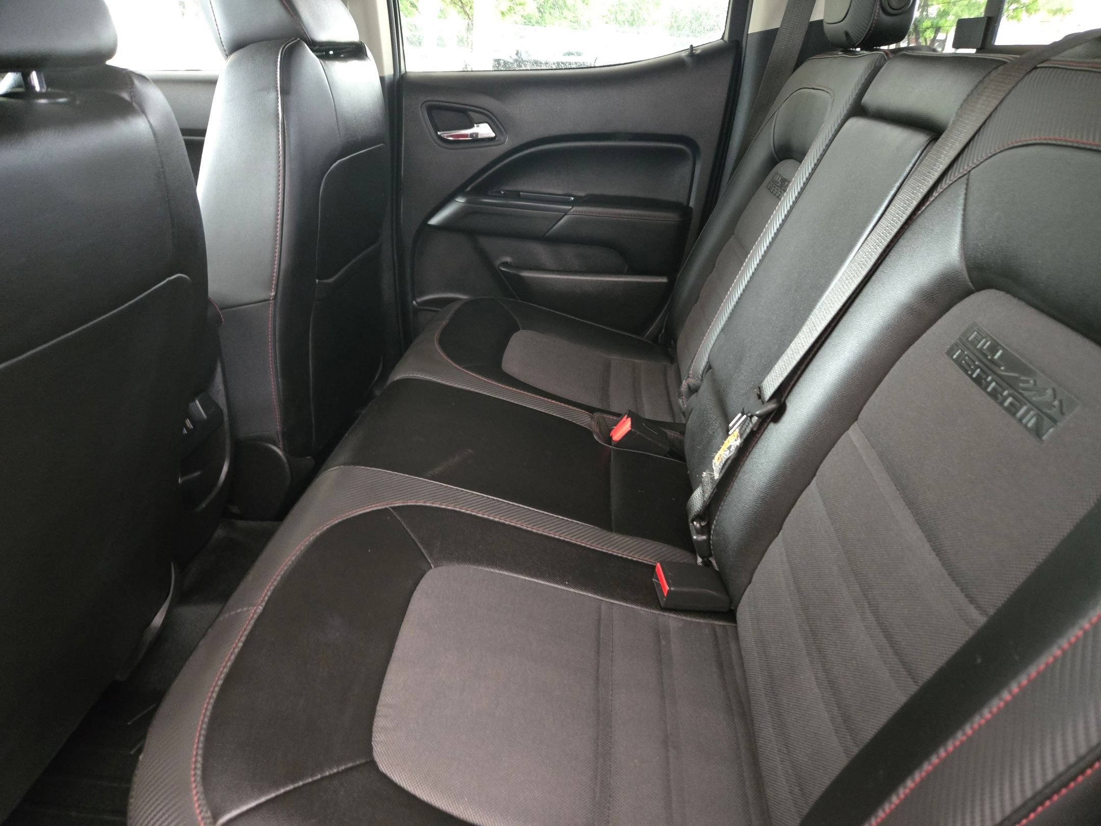 Used 2016 GMC Canyon SLE w/ All Terrain Package AWD/4WD image 13