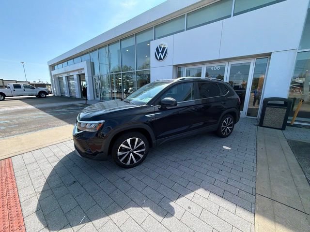 Used 2024 Volkswagen Taos SE FWD image 8