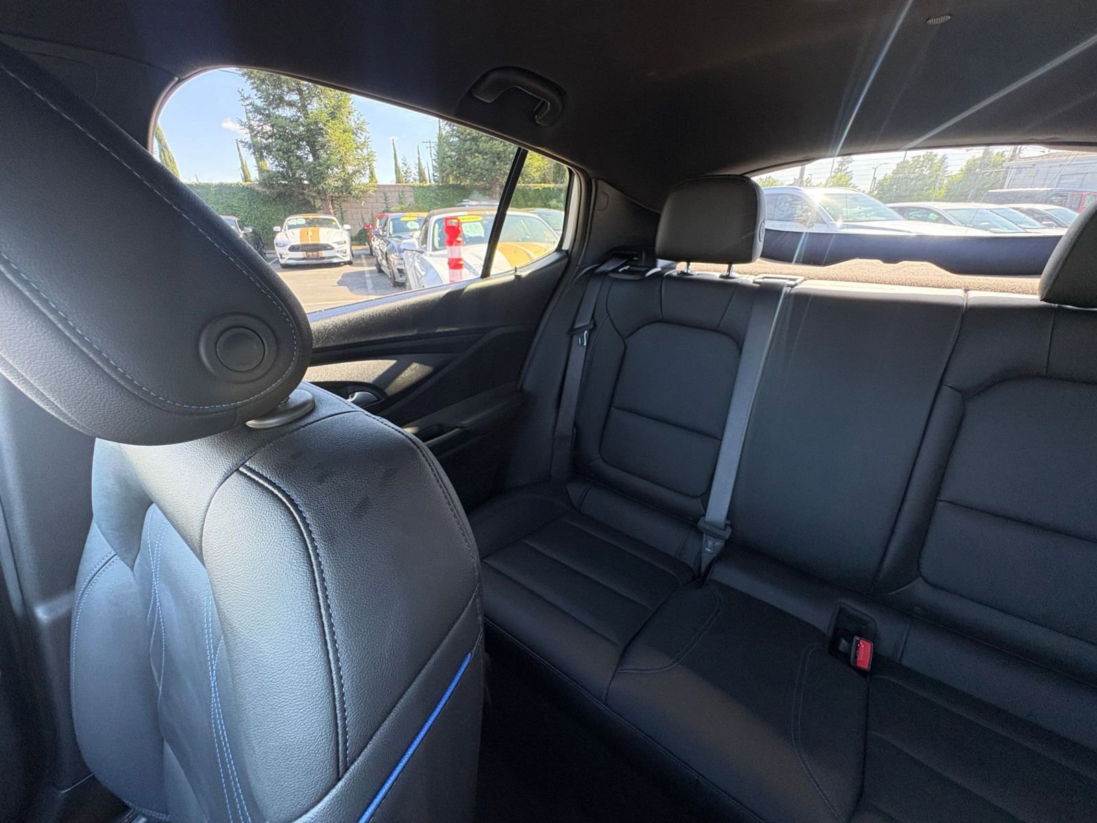 Used 2025 Buick Envista Sport Touring image 38