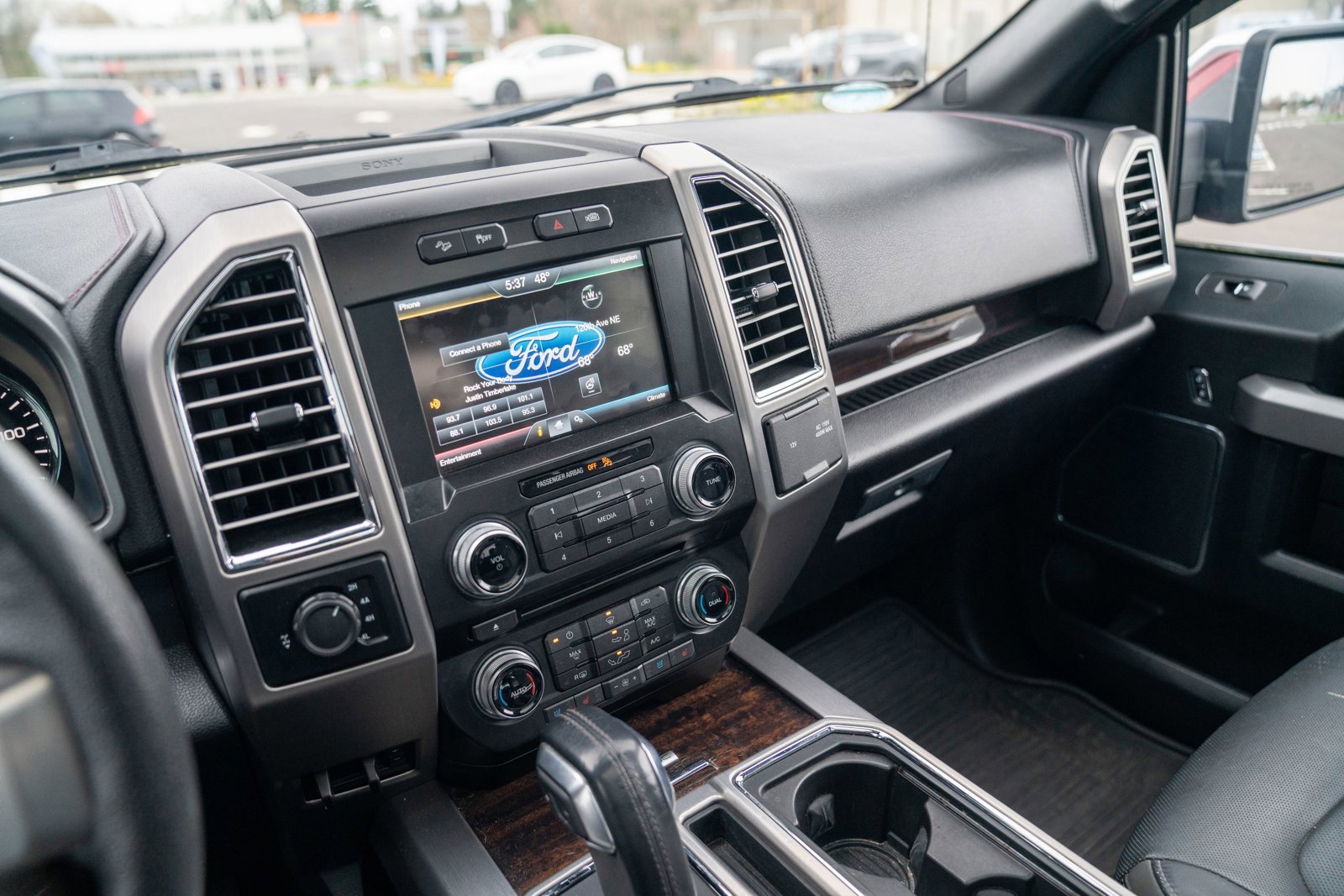 Used 2015 Ford F150 Platinum w/ Technology Package image 15