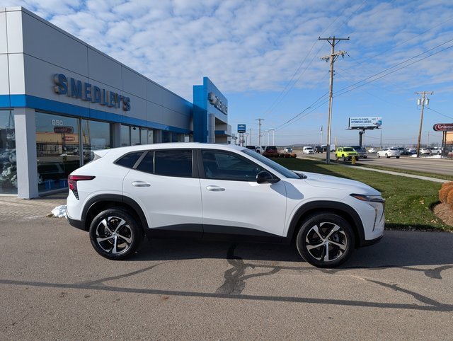 Used 2024 Chevrolet Trax RS w/ Sunroof Package image 3
