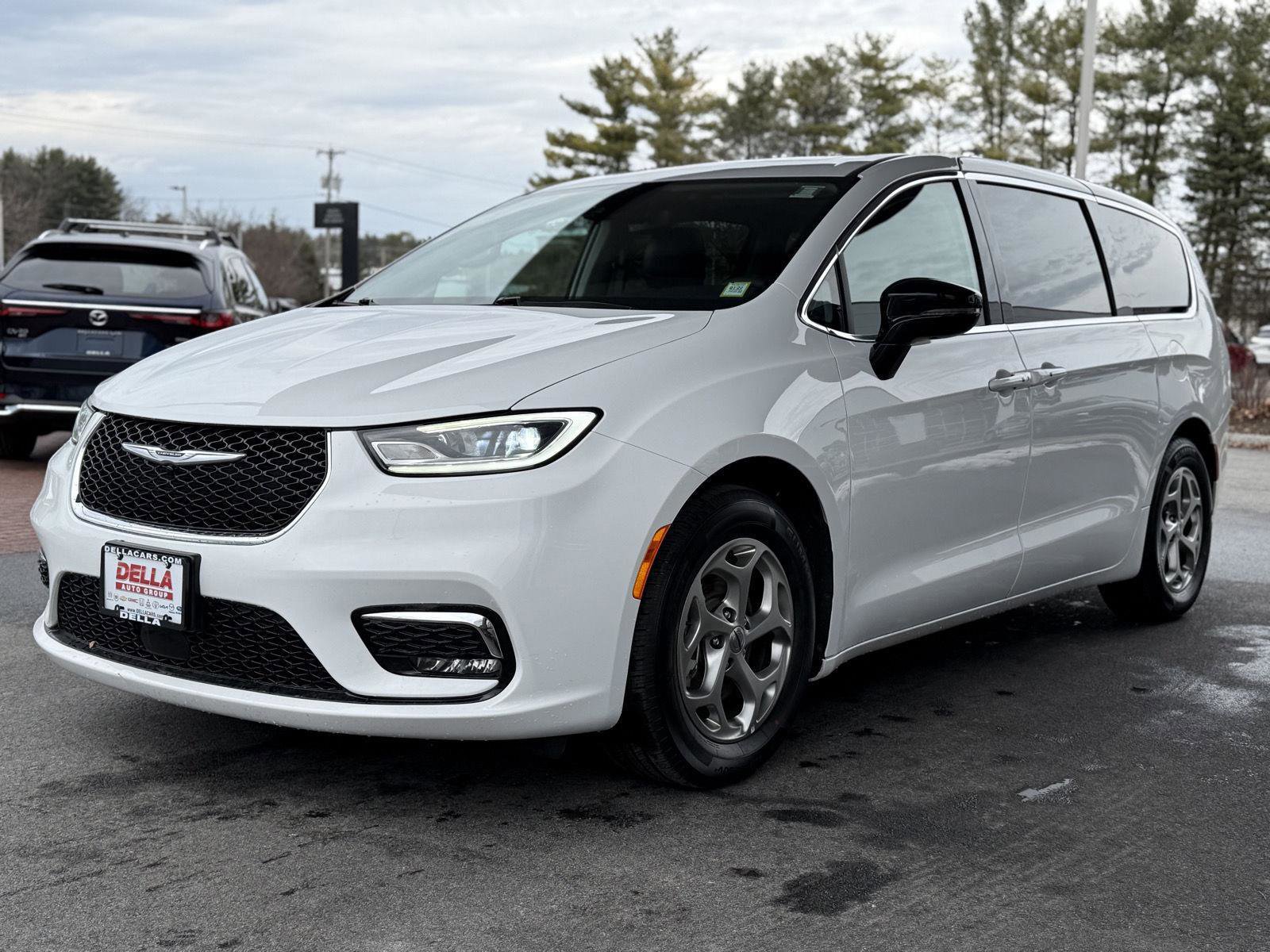 Used 2024 Chrysler Pacifica Limited image 9