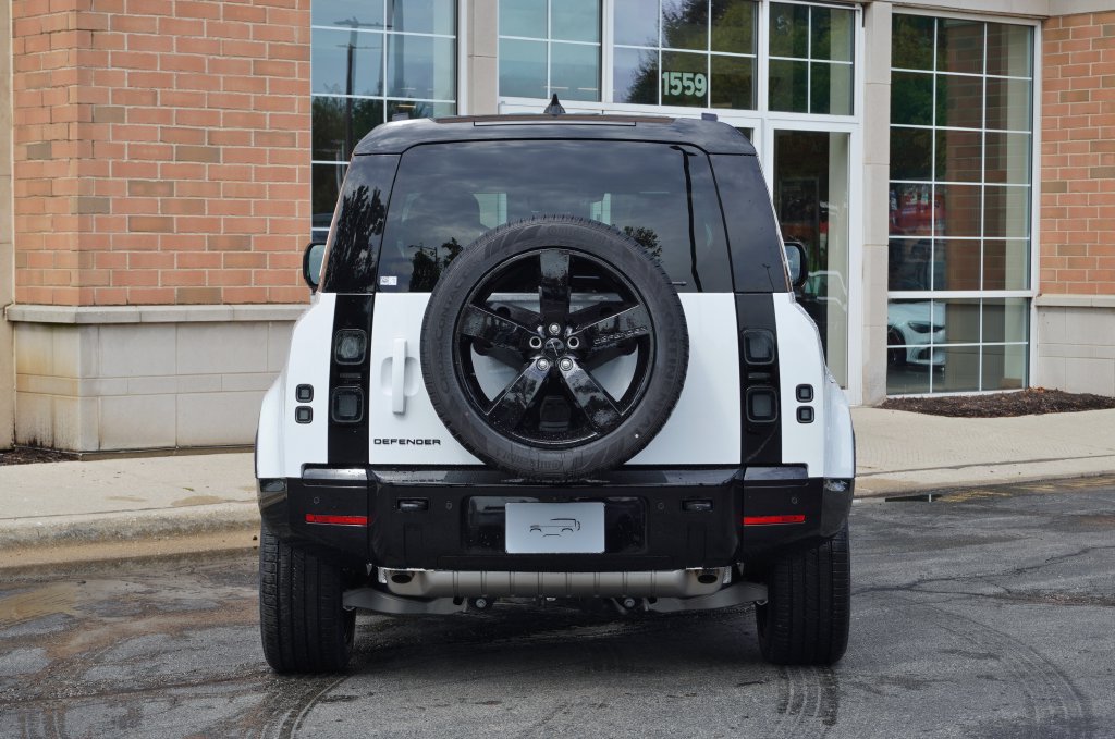 New 2026 Land Rover Defender 110 X-Dynamic SE AWD/4WD image 5