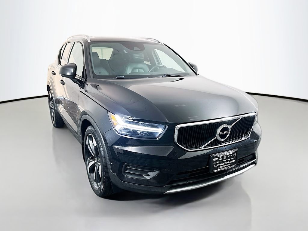 Used 2019 Volvo XC40 T5 Momentum image 1