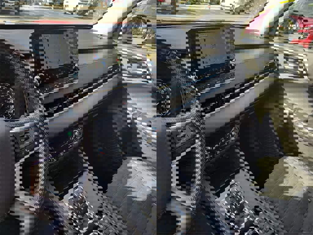 Used 2024 Mitsubishi Outlander SE image 32