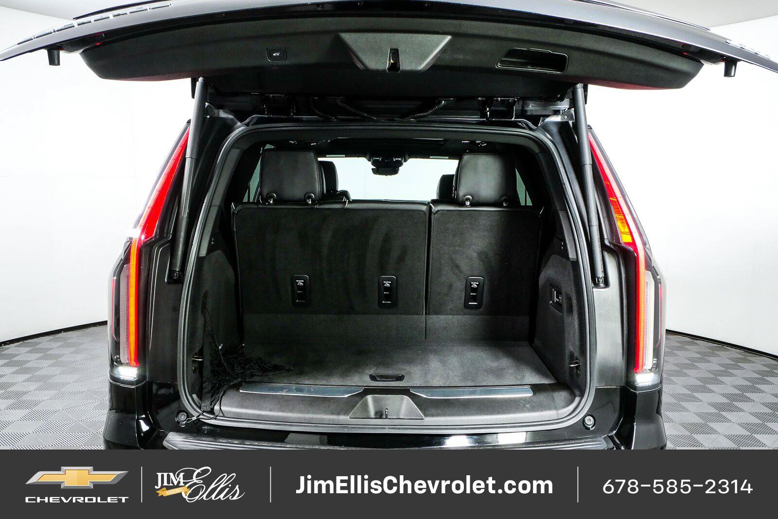 Used 2021 Cadillac Escalade Premium Luxury AWD/4WD image 32