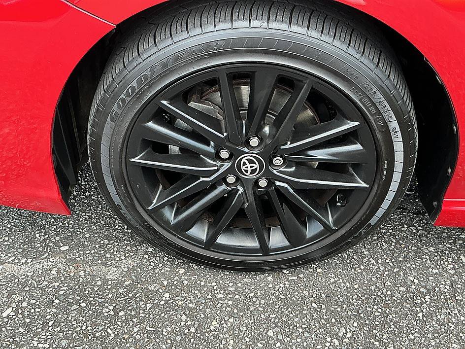 Used 2021 Toyota Camry SE w/ Convenience Package FWD image 7