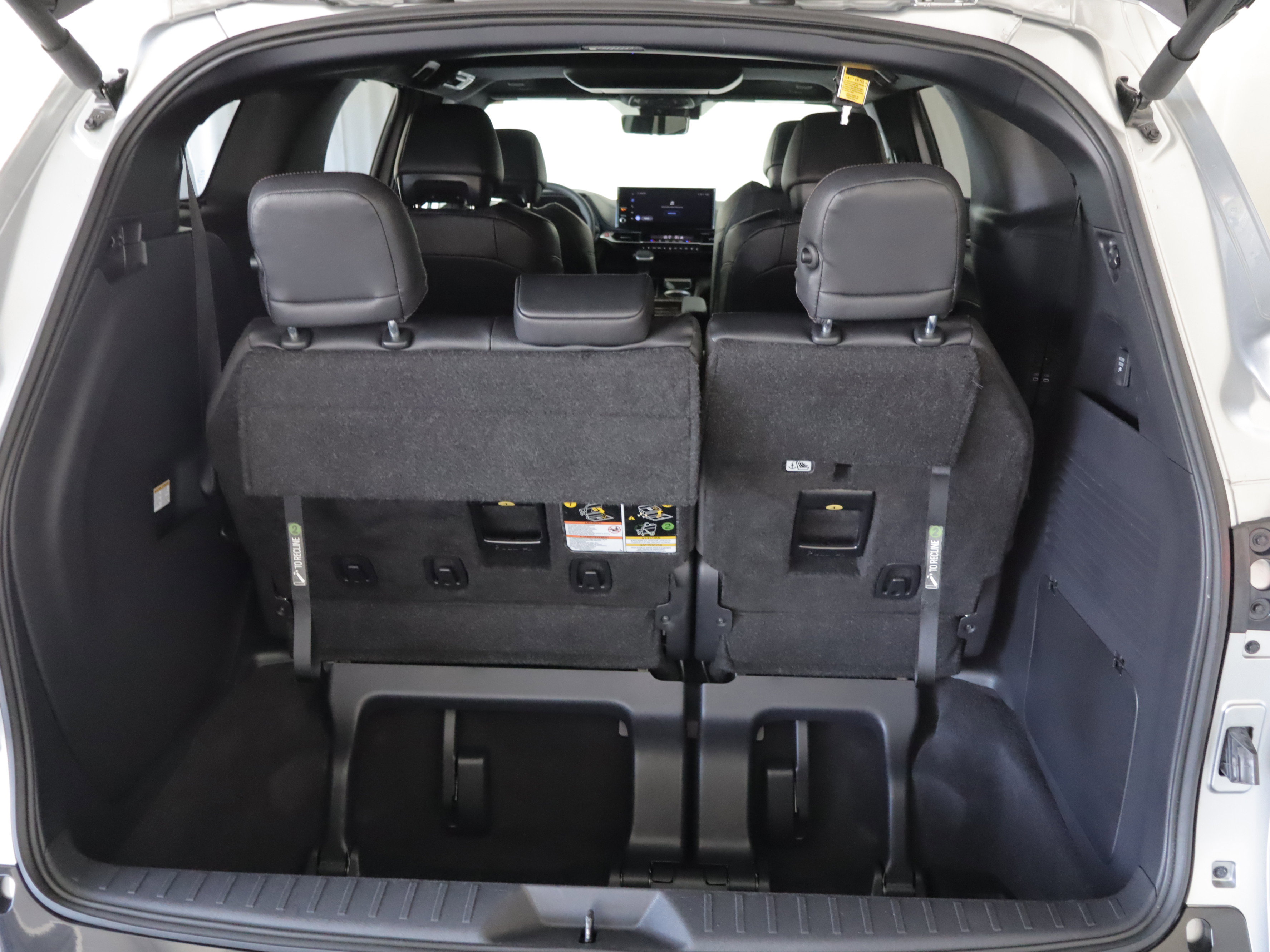 Used 2025 Toyota Sienna Platinum image 20