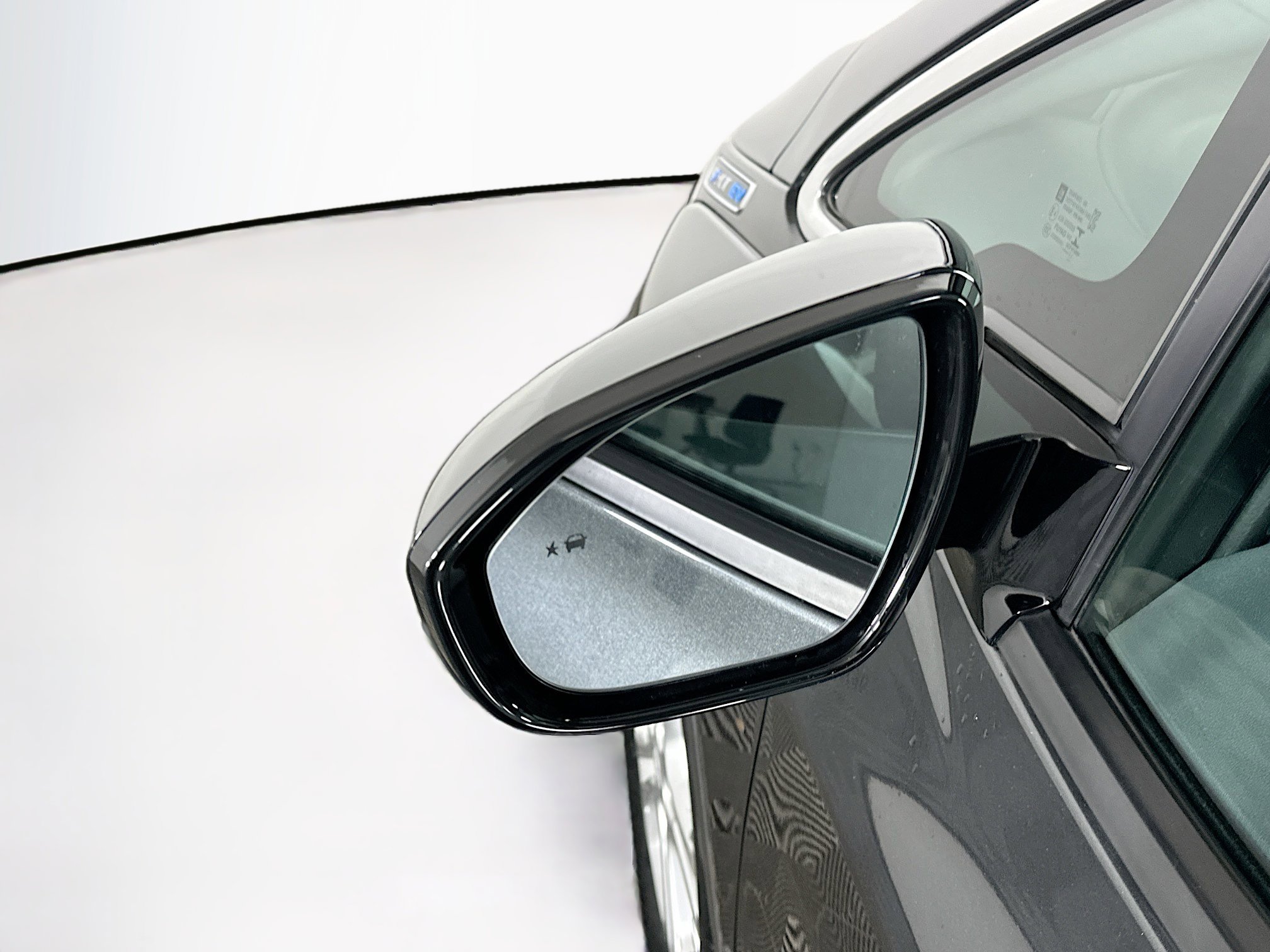 Used 2017 Chevrolet Bolt LT FWD image 16