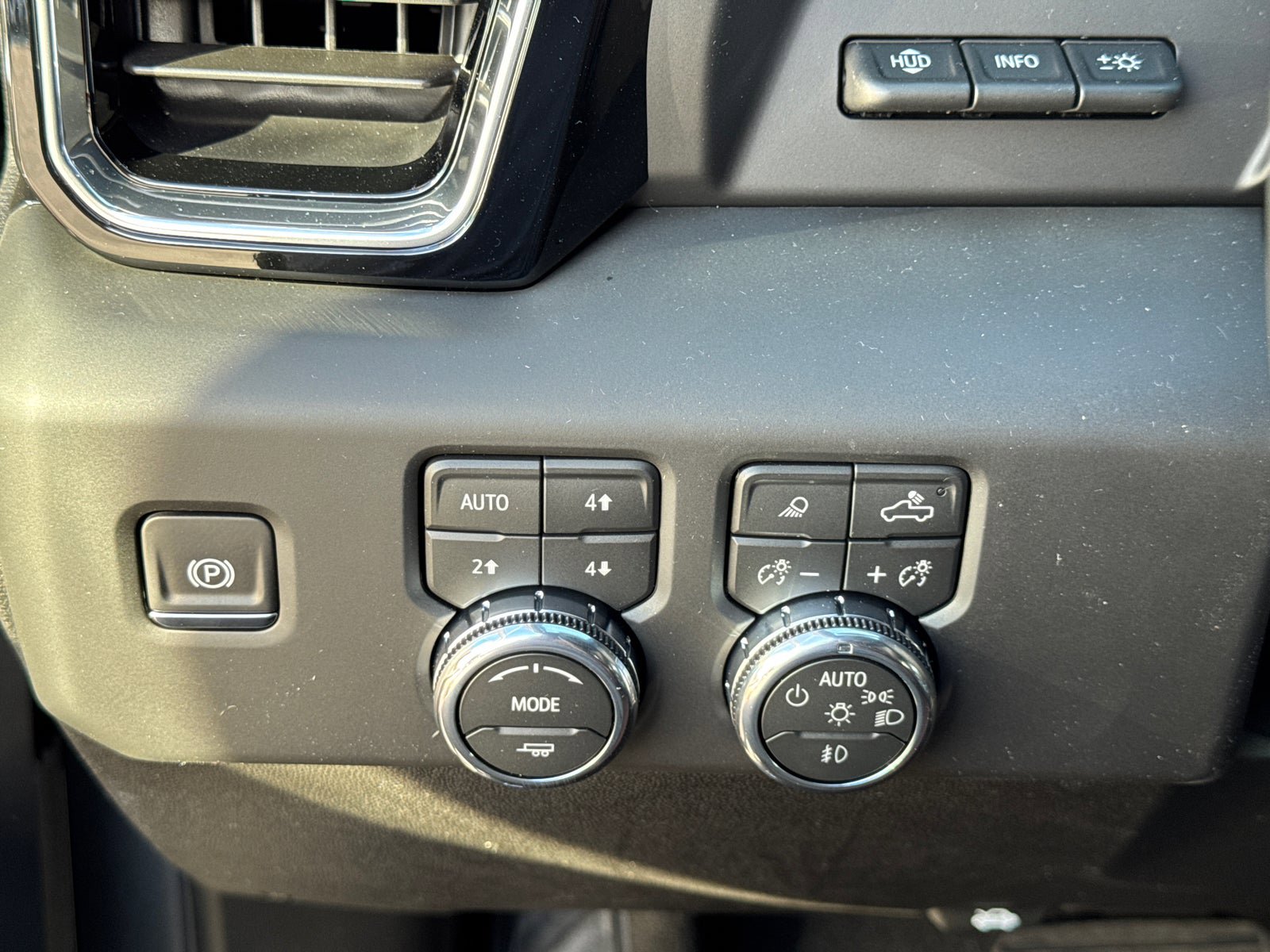 New 2026 GMC Sierra 3500 Denali Ultimate w/ LPO, Black Badging Package image 29