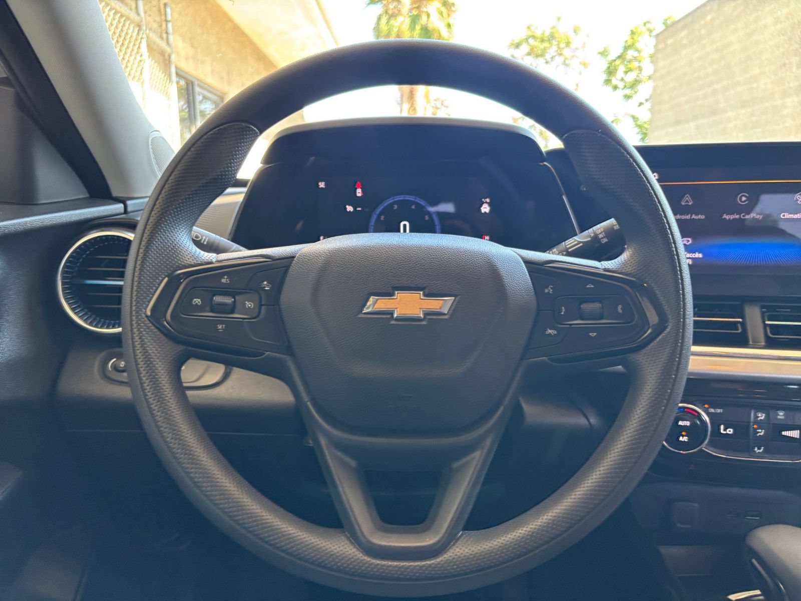 Used 2025 Chevrolet Trax LT FWD image 27