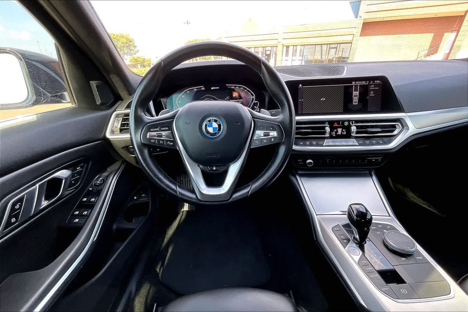 Used 2022 BMW 330e xDrive AWD/4WD image 14