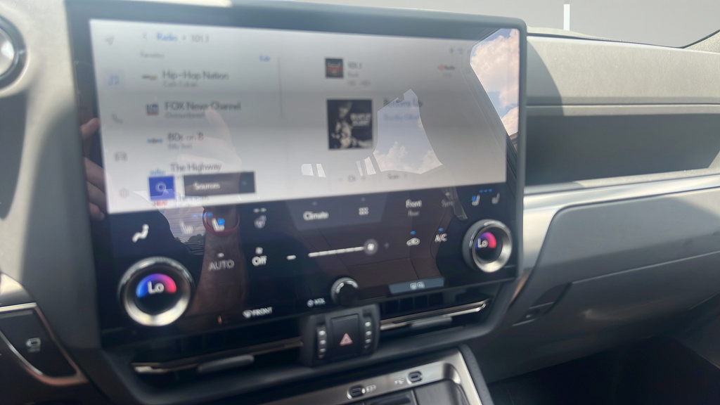 Used 2025 Lexus GX 550 w/ Accessory Package (2T) AWD/4WD image 21