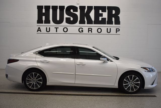 Used 2021 Lexus ES 250 w/ Premium Package AWD/4WD image 2