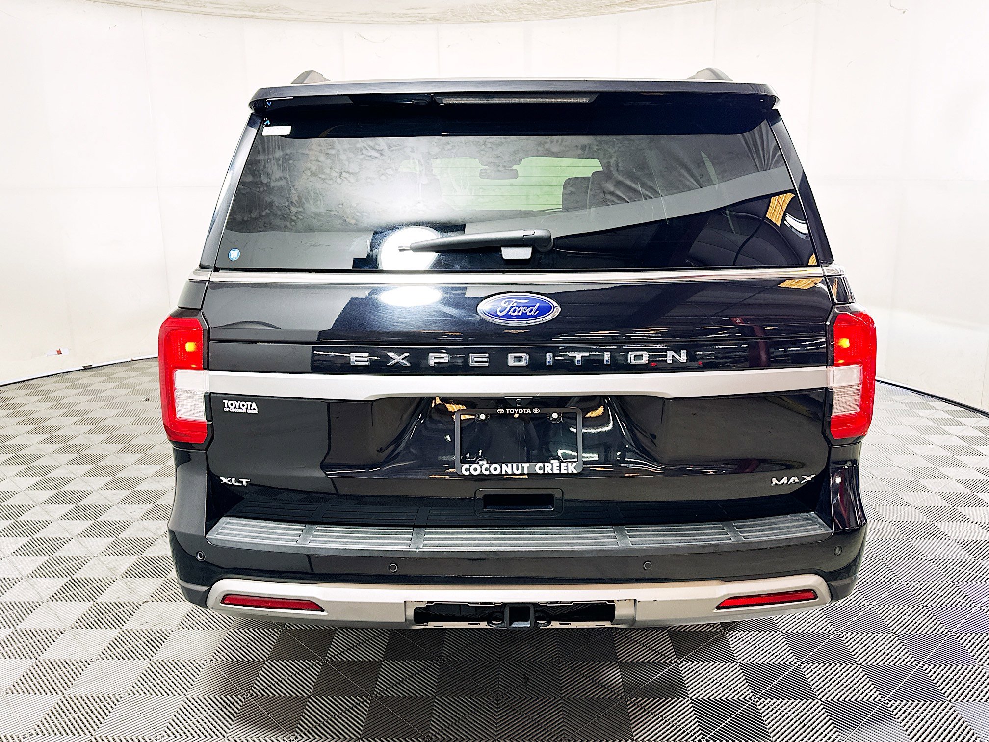 Used 2023 Ford Expedition Max XLT RWD image 4