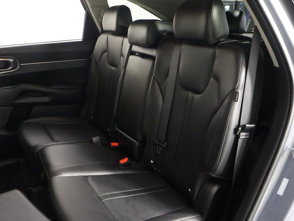 Used 2024 Kia Sorento S image 31