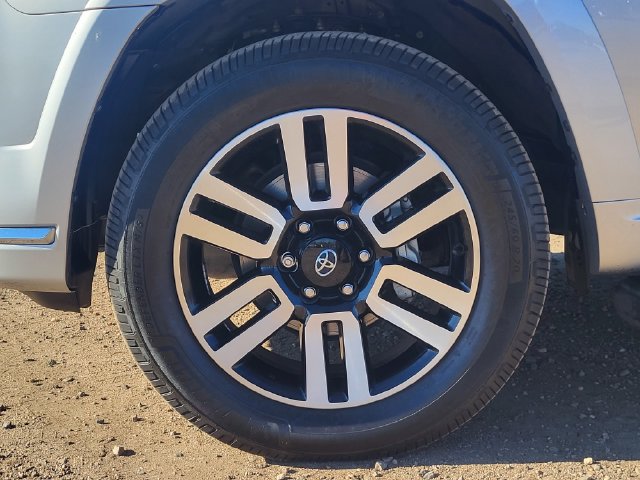 Used 2022 Toyota 4Runner Limited AWD/4WD image 11