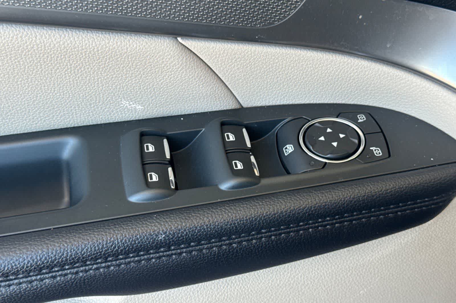 Used 2018 Ford Explorer XLT FWD image 13
