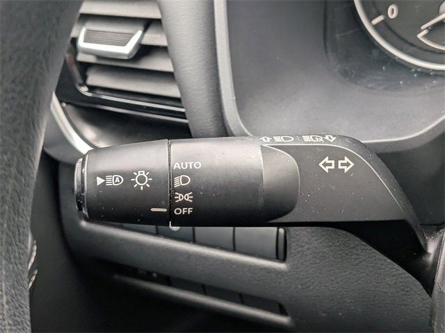 Used 2023 Nissan Rogue SV image 27