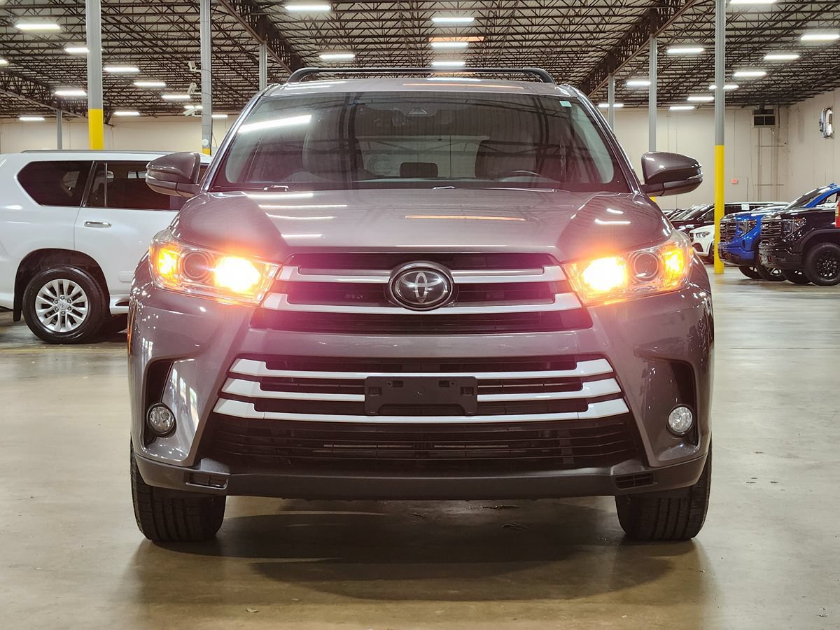 Used 2019 Toyota Highlander Plus FWD image 2