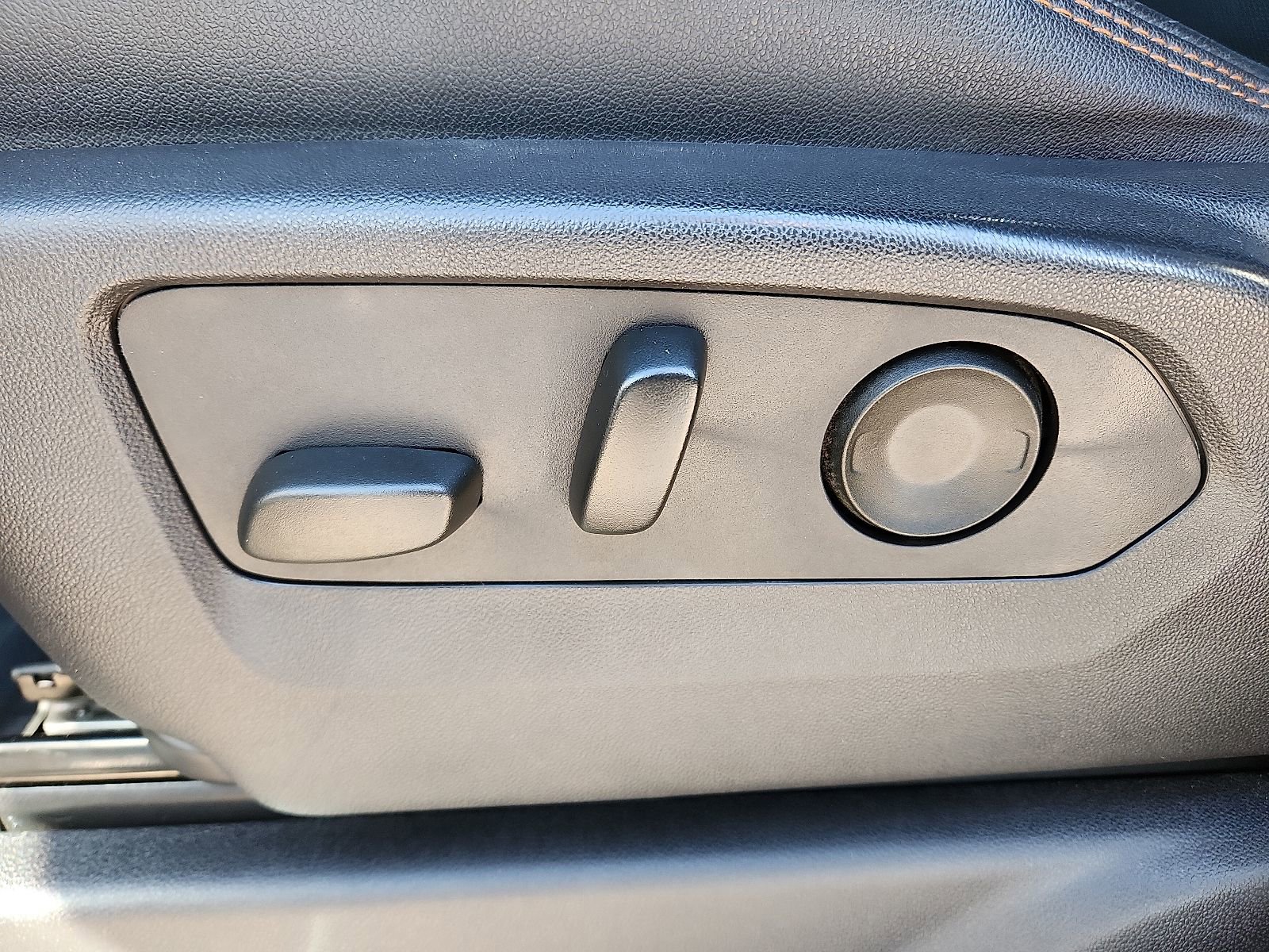 Used 2024 GMC Sierra 1500 AT4 w/ Technology Package image 11