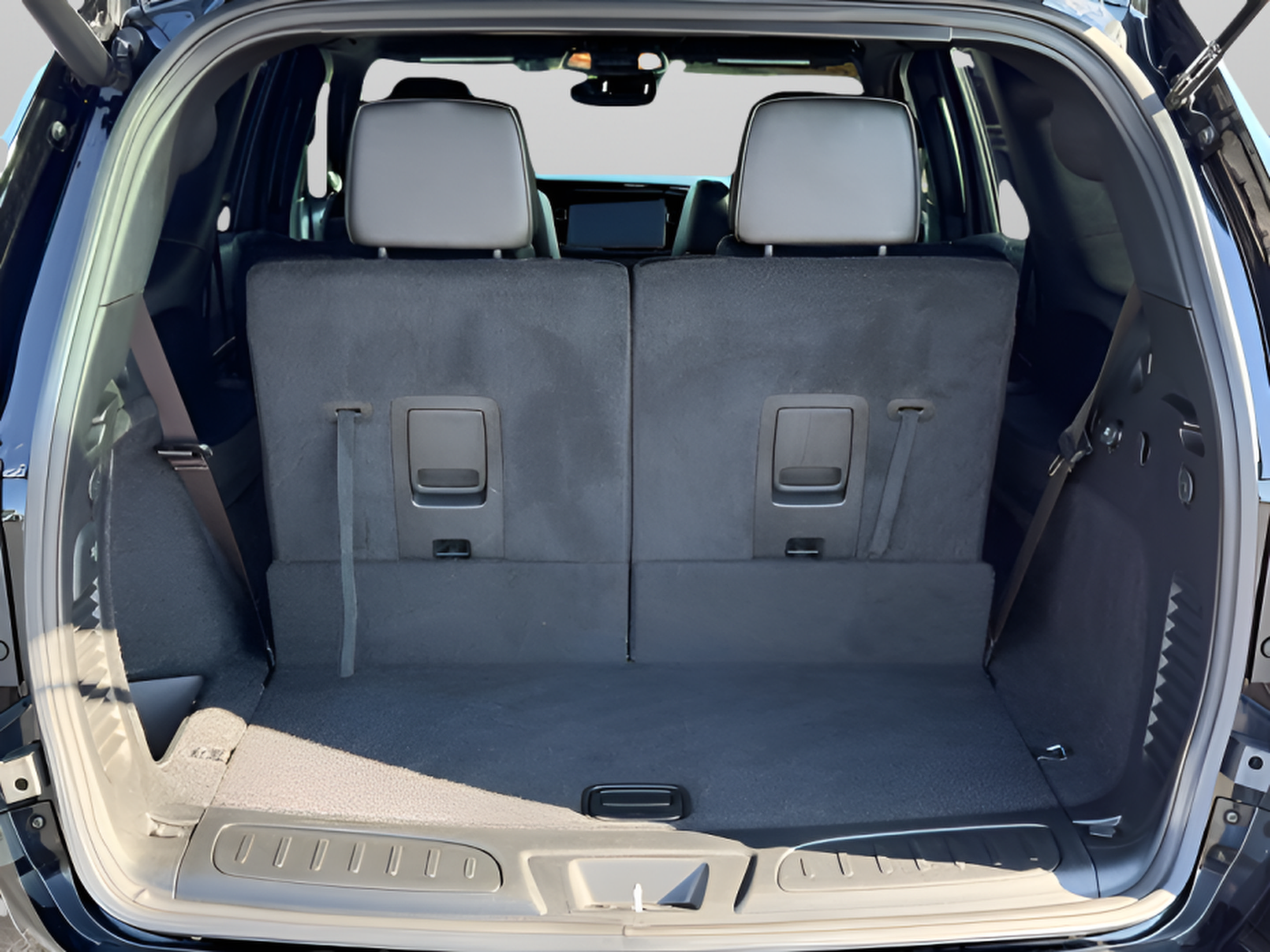 Used 2023 Dodge Durango R/T w/ Tow 'N Go Package AWD/4WD image 8