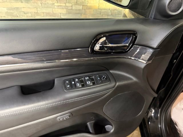 Used 2019 Jeep Grand Cherokee Overland AWD/4WD image 10