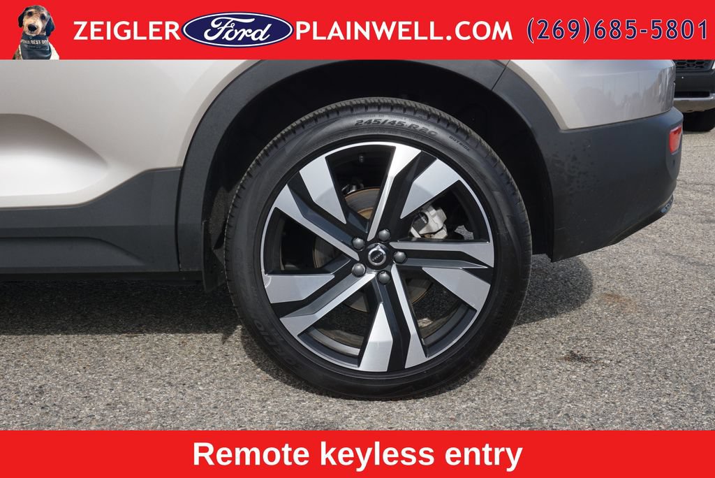 Used 2024 Volvo XC40 B5 Plus w/ Protection Package Premier AWD/4WD image 9