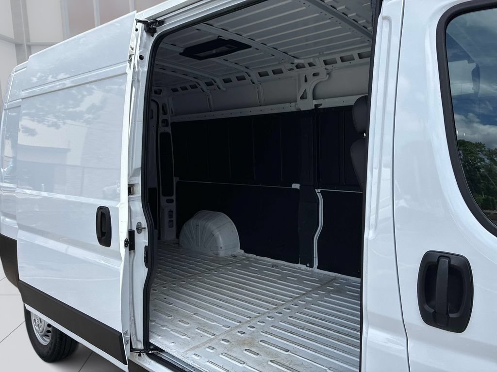 Used 2026 RAM ProMaster 2500 w/ Convenience Group FWD image 12