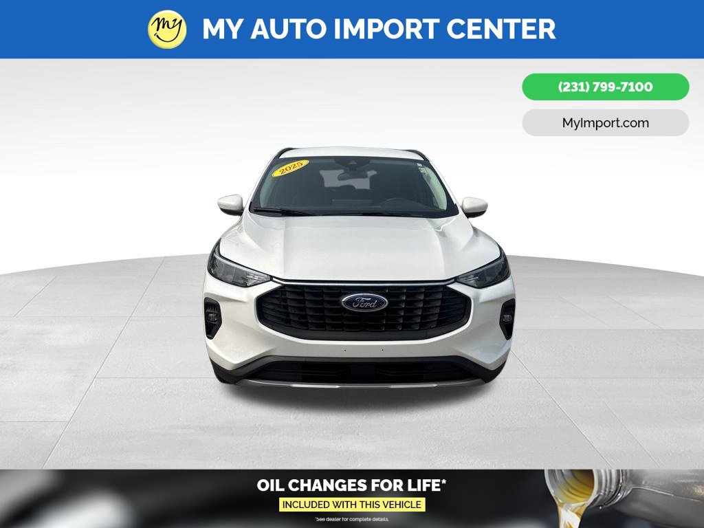 Used 2025 Ford Escape SE FWD image 2