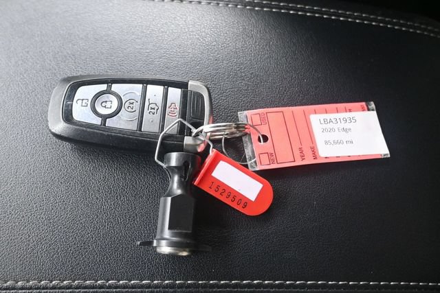 Used 2020 Ford Edge Titanium w/ Class II Trailer Tow Package AWD/4WD image 9