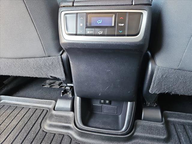 Used 2019 Toyota Highlander LE w/ Carpet Mat Package (TMS) image 17