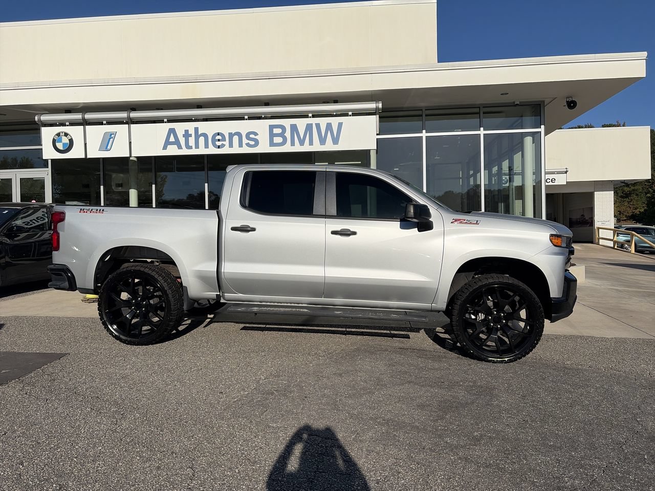 Used 2021 Chevrolet Silverado 1500 Custom Trail Boss w/ LPO, Dark Essentials Package AWD/4WD image 9